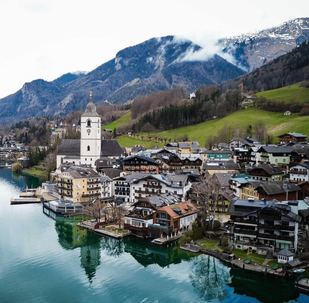 Wolfgangsee Embracing Nature's Alpine Splendor